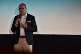 Alexander Hold: "Die Demokratie ist keine Selbstverständlichkeit mehr" 64 Alexander Hold: „Die Demokratie ist keine Selbstverständlichkeit mehr“