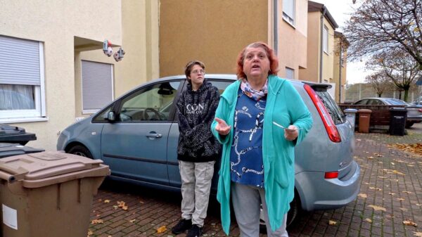Arbeitslose Carmen aus "Hartz und herzlich" meckert über Bauarbeiten: "Weil wir nicht wissen, wie wir's zahlen können" 26 Carmen aus "Hartz und herzlich"