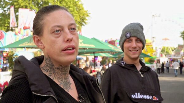 "Hartz und herzlich": Bürgergeld-Empfängerin Janine verprasst Geld auf Kirmes - "bezahlt das Amt" 26 Janine und Pascal aus "Hartz und herzlich"
