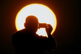 Dieses Sonnenfinsternis-Foto könnte die Handykamera zerstören 62 Dieses Sonnenfinsternis-Foto könnte die Handykamera zerstören