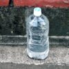 Niemals trinken: Darum stehen in Italien oft Wasserflaschen vor der Haustür 50 Wasserflasche vor der Tür