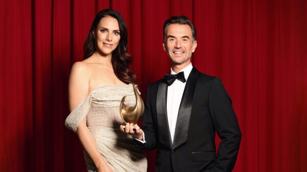 "Es ist wirklich brutal": Florian Silbereisen verrät sein Ritual gegen Lampenfieber 21 Esther Sedlaczek und Florian Silbereisen moderieren die Goldene Henne 2026