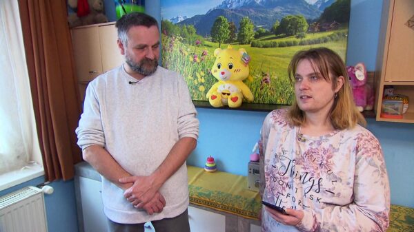"Hartz Rot Gold": Arbeitsloses Paar Jessica und Olaf warten auf Jobcenter-Zuschuss - "Wir können ja nicht alles von unserem Privatgeld zahlen" 26 Olaf und Jessica aus "Hartz Rot Gold"