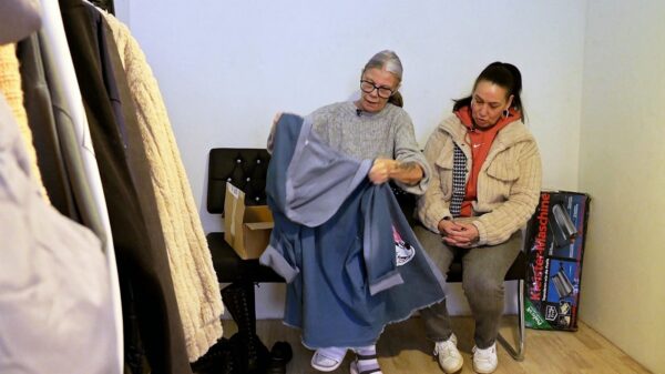 "Hartz und herzlich": Beate hat jetzt ein eigenes Ankleidezimmer - finanziert vom Amt 26 Beate und Ela aus "Hartz und herzlich"