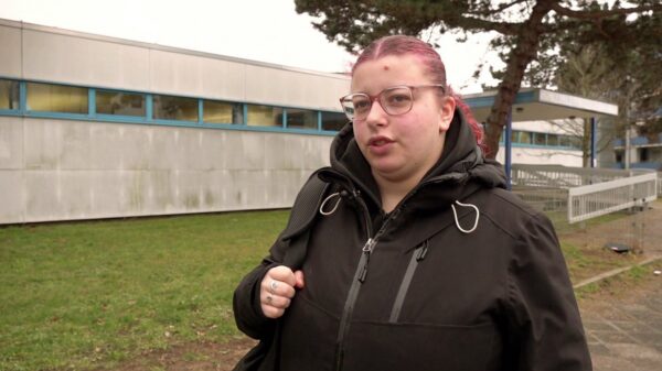 "Hartz und herzlich": Bürgergeld-Empfängerin Leann zieht wieder bei ihrer Mutter ein - und die außer sich 27 Leann bei "Hartz und herzlich"