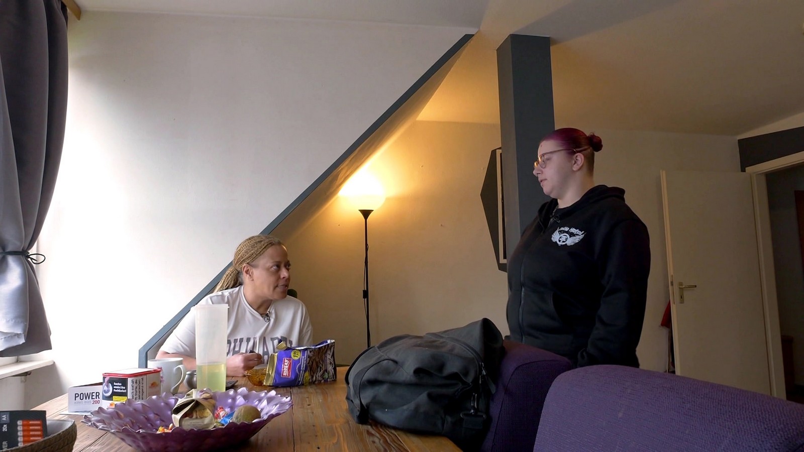 "Hartz und herzlich": Bürgergeld-Empfängerin Leann zieht wieder bei ihrer Mutter ein - und die außer sich 72 Leann und Jannie bei "Hartz und herzlich"
