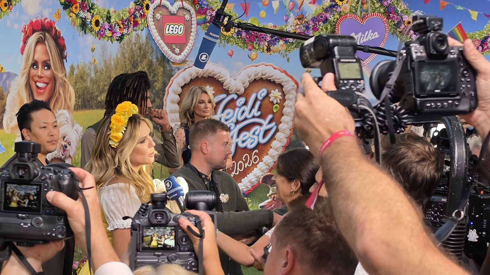 KUKKSI vor Ort: Bevor Heidi Klum auf Sendung ging - das passierte hinter den Kulissen beim "HeidiFest" 74 "HeidiFest"