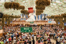 Oktoberfest ohne Reservierung: Mit diesen Tricks klappt es trotzdem im Bierzelt 62 Oktoberfest ohne Reservierung: Mit diesen Tricks klappt es trotzdem im Bierzelt