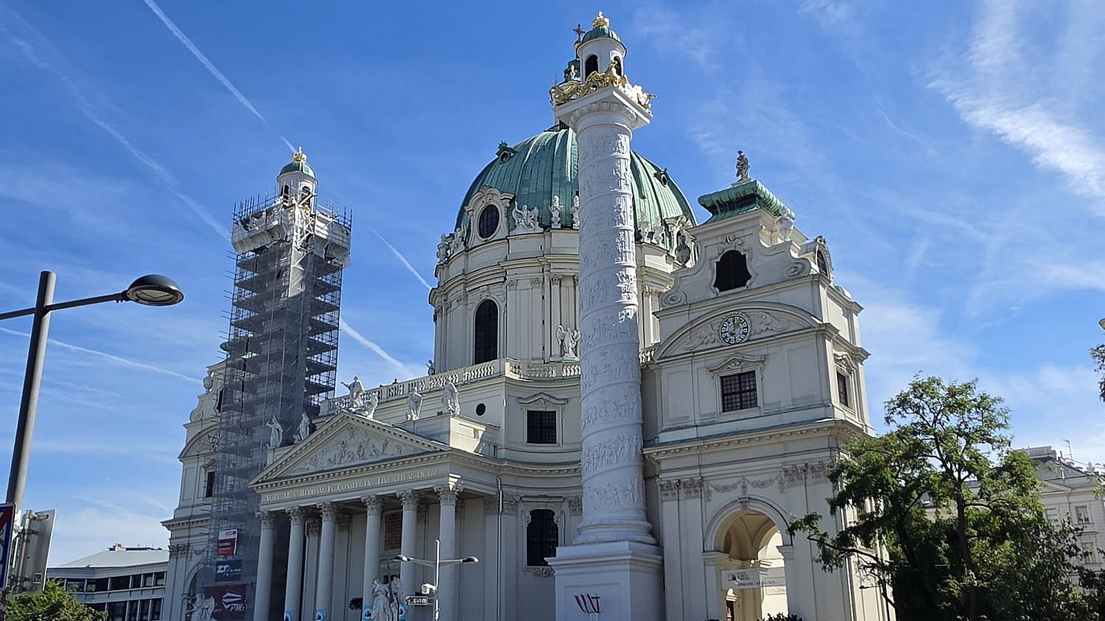 Die 20 schönsten Sehenswürdigkeiten in Wien – diese Orte muss man gesehen haben 78 Karlskirche in Wien