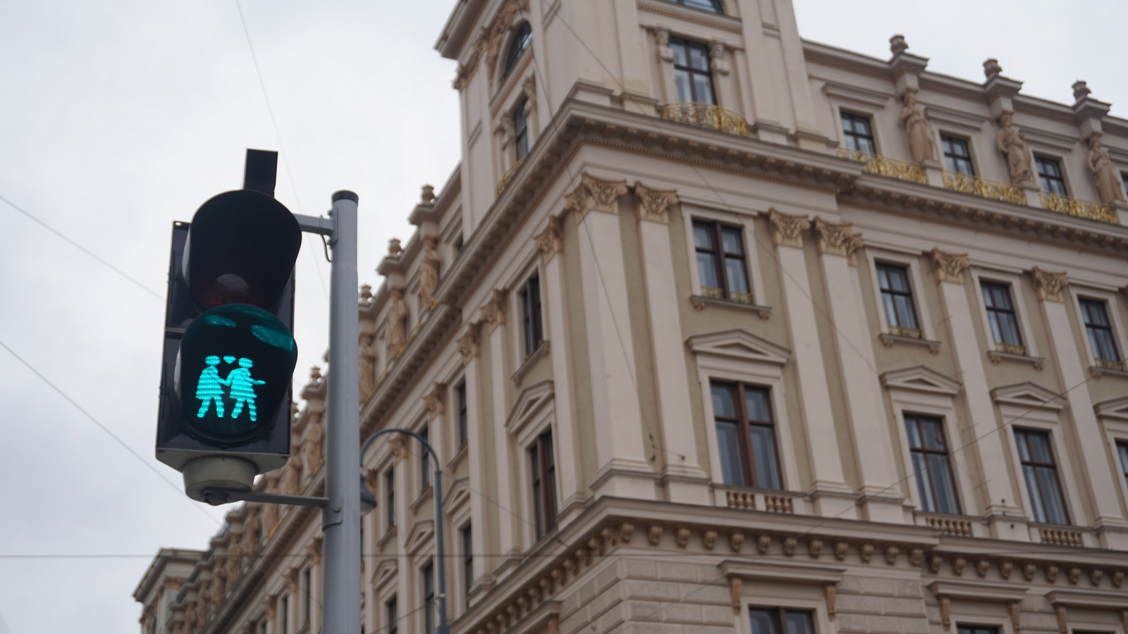 Warum in Wien manche Ampeln zwei Männer oder zwei Frauen zeigen 72 Ampel in Wien