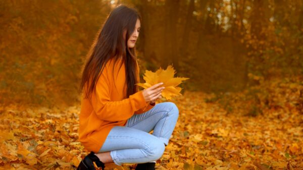 Diese 4 Sternzeichen müssen im Herbst eine schwere Entscheidung treffen 37 Frau im Herbst