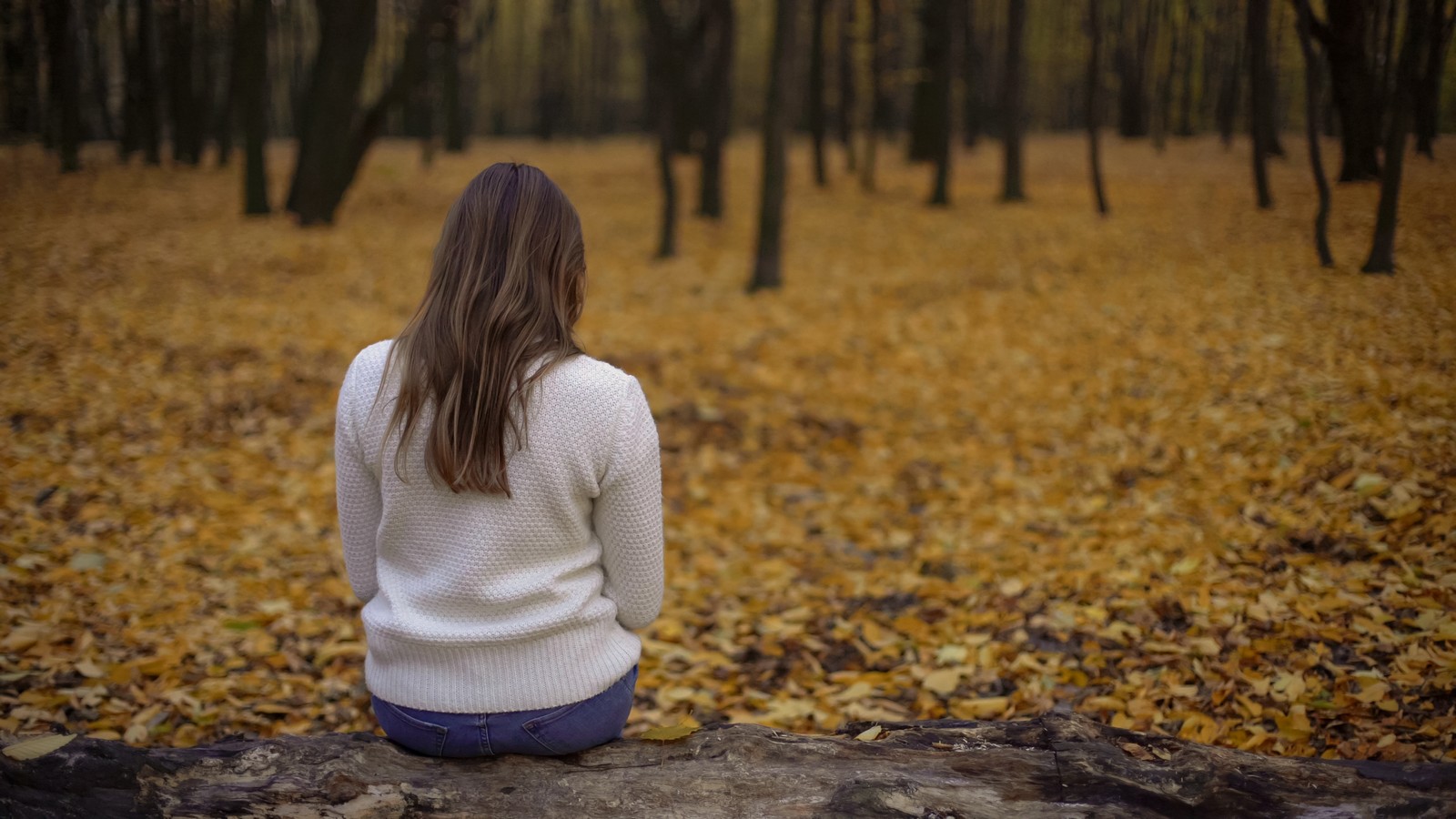 Diese 4 Sternzeichen müssen im Herbst eine schwere Entscheidung treffen 72 Frau im Herbst