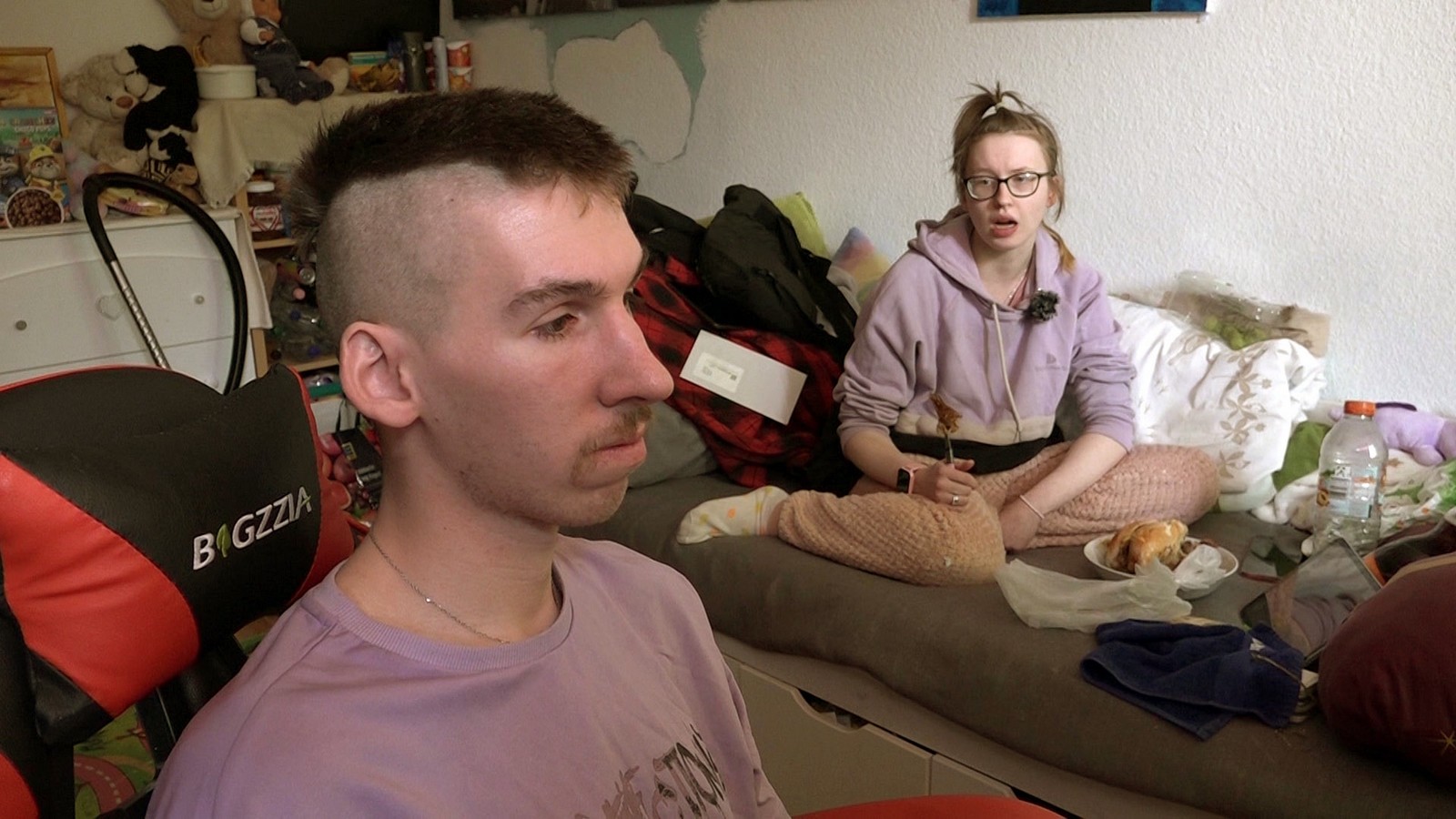 „Hartz und herzlich“: Jasmin gibt ihre Kinder in Pflegefamilie - damit sich die Bürgergeld-Empfängerin "auf die Schwangerschaft konzentrieren kann" 61 Maik und Jasmin aus "Hartz und herzlich"