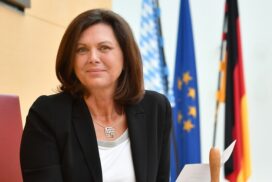 CSU-Politikerin Ilse Aigner spricht über Krebs und Liebe: „Ich gehe als Single durchs Leben“ 62 CSU-Politikerin Ilse Aigner spricht über Krebs und Liebe: „Ich gehe als Single durchs Leben“