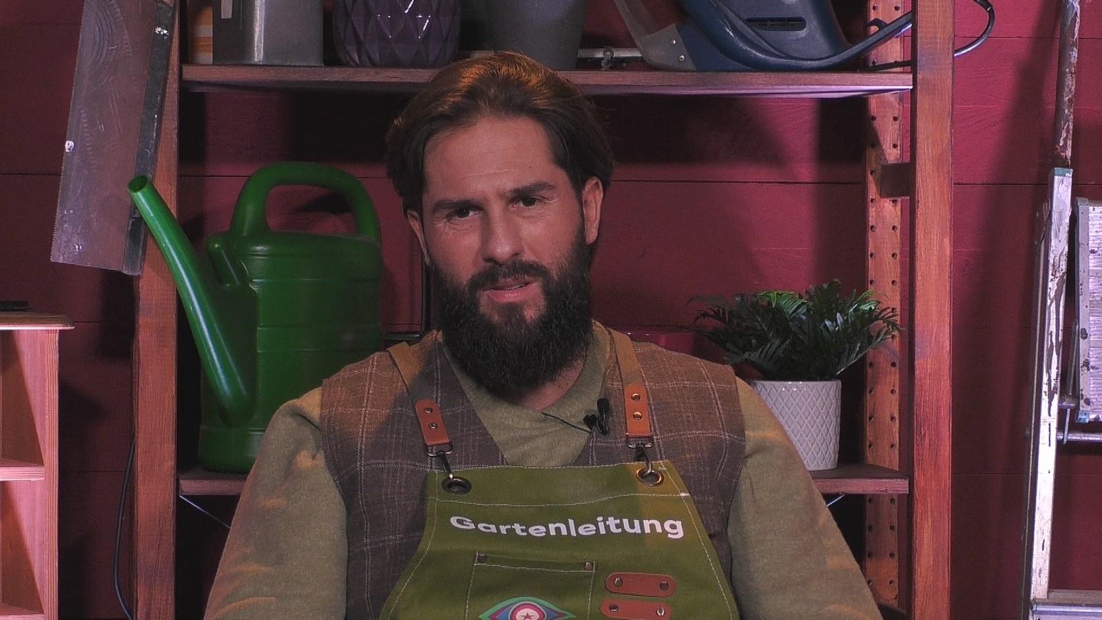 "Promi Big Brother" 2026: Gedeon Burkhard gibt Bondage-Unterricht - Maurice Dziwak lässt sich fesseln 72 Maurice Dziwak bei "Promi Big Brother" 2026