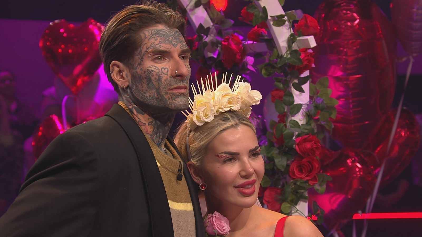 "Stiller Hilferuf": Fans sorgen sich nach "Promi Big Brother"-Hochzeit um Nikola Grey - jetzt soll Sat.1 eingreifen 61 Nikola Grey und Kim Virginia bei "Promi Big Brother" 2026