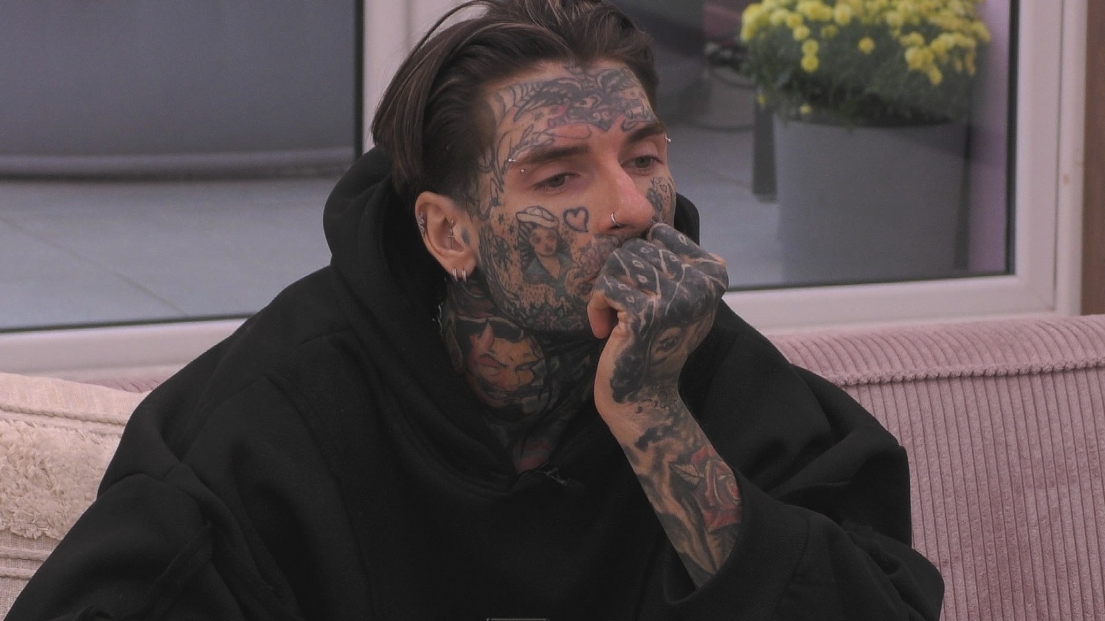"Stiller Hilferuf": Fans sorgen sich nach "Promi Big Brother"-Hochzeit um Nikola Grey - jetzt soll Sat.1 eingreifen 72 Nikola Grey bei "Promi Big Brother" 2026