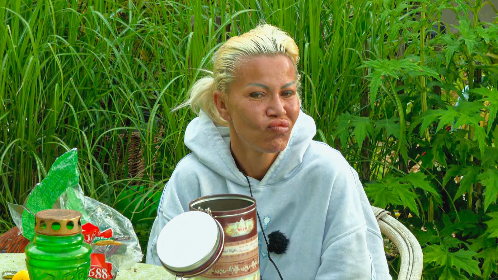 "Sommerhaus der Stars" 2026: Riesige Sorge um Ginger Costello-Wollersheim - plötzlich rückt der Rettungsdienst an 72 Ginger Costello-Wollersheim im "Sommerhaus der Stars" 2026