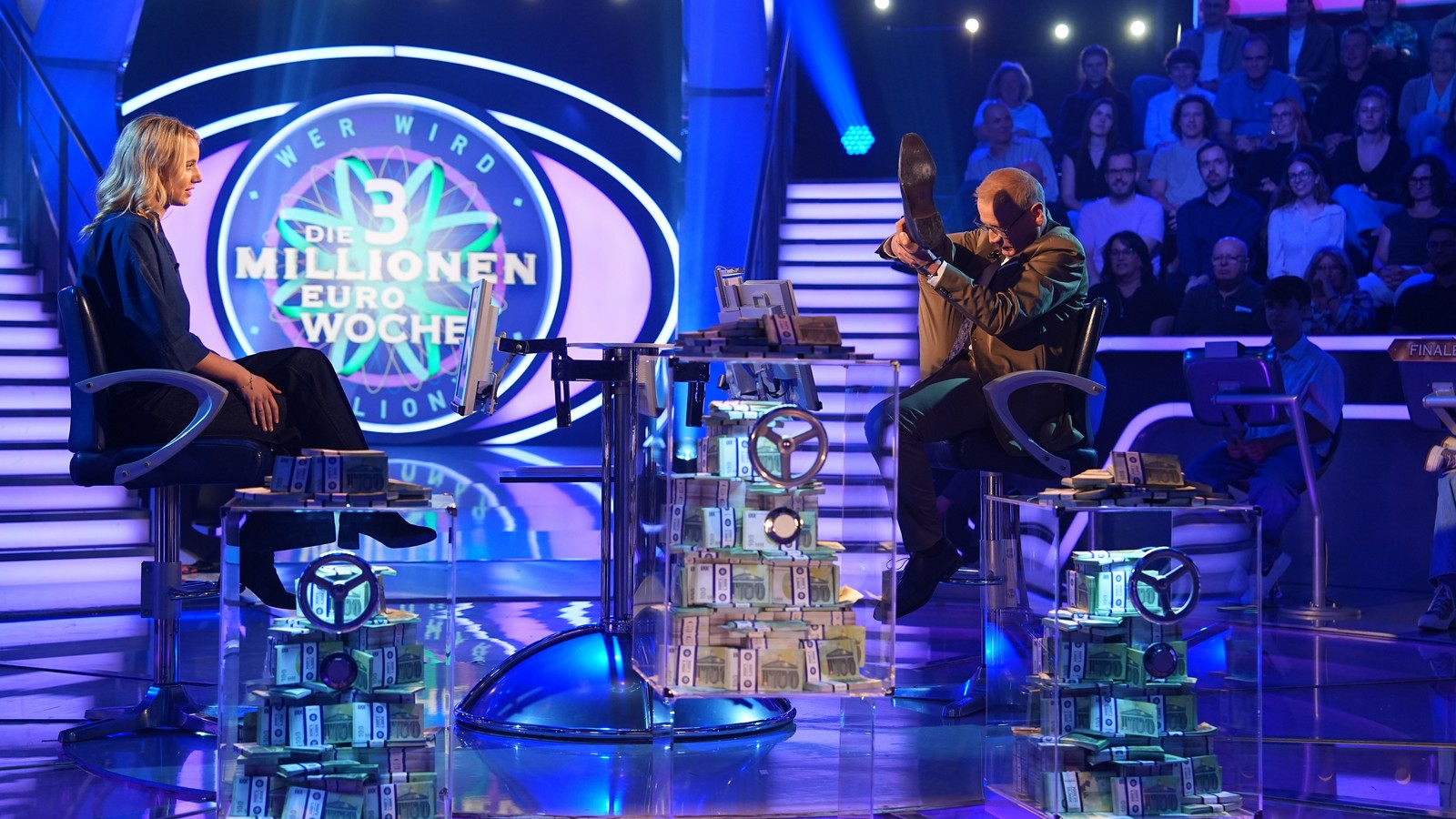 "Wer wird Millionär?": Dehnübungen im Studio - Kandidatin Antonia-Sophie Roggendorf bringt Günther Jauch an seine Grenzen 72 Antonia-Sophie Roggenorf bei "Wer wird Millionär?"