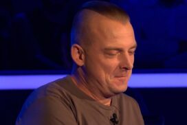 „Wer wird Millionär?“: Kandidat Claas Derkowski zeigt Kakerlaken-Tattoo – Günther Jauch reagiert mit „Ihh!“ 62 „Wer wird Millionär?“: Kandidat Claas Derkowski zeigt Kakerlaken-Tattoo – Günther Jauch reagiert mit „Ihh!“