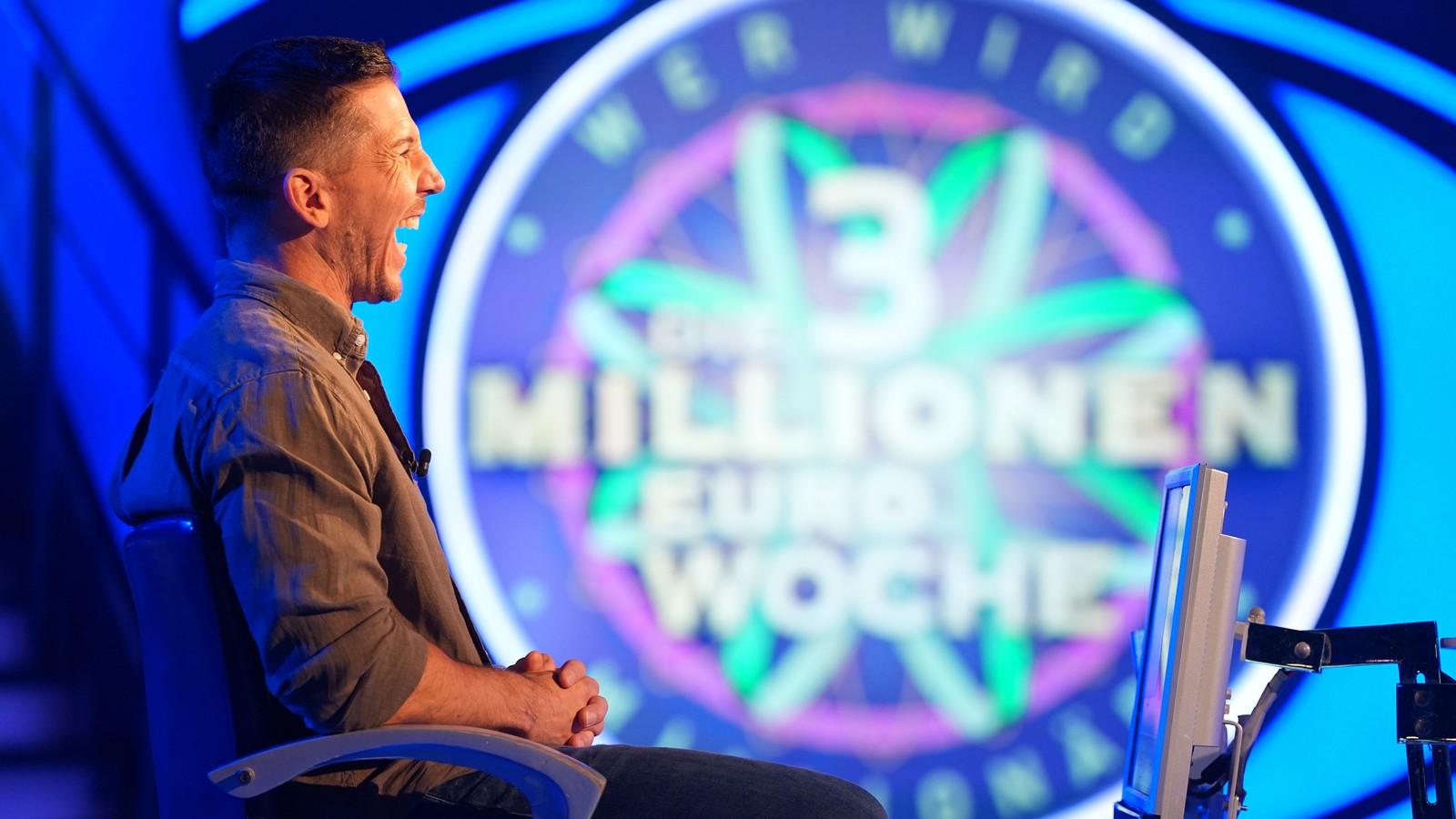 „Wer wird Millionär?“: Kandidat Marcel Seiderer zockt um sein Hochzeitsbudget – „Die Hochzeit findet trotzdem statt!“ 61 Marcel Seiderer bei "Wer wird Millionär?"